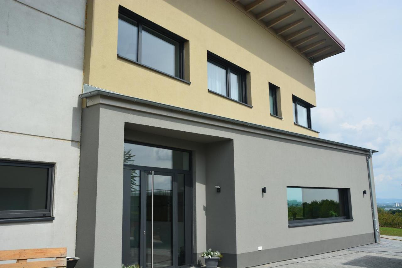 Weingut Bugner Meizelhof Hotel Klein-Winternheim